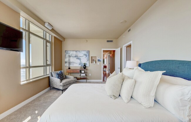 Building Photo - 700 W Harbor Dr