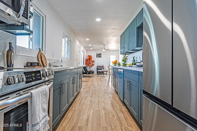Primary Photo - 1259 W 7th Dr
