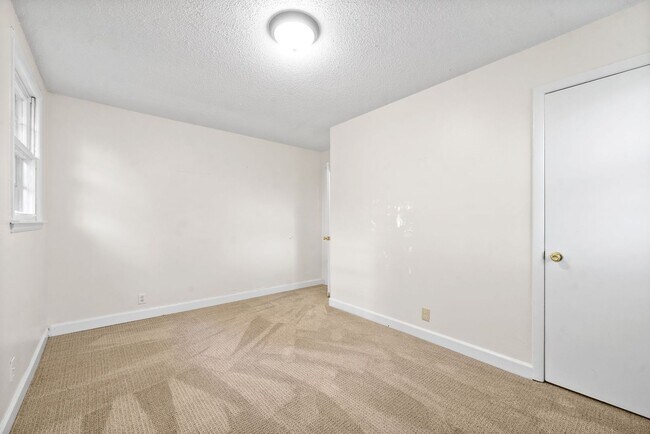 Building Photo - 1509 Nichols Dr