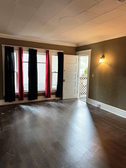 Building Photo - 1608 W Mission Ave