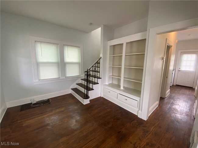 Building Photo - 857 E 188th St