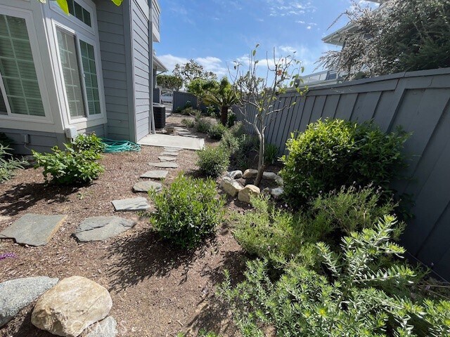 Building Photo - 3600 Lilac Ave