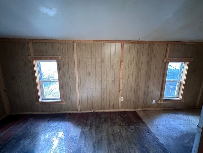 Building Photo - 303 Weston Ave