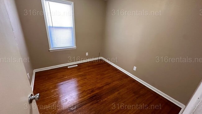 Building Photo - 257 N Sabin St