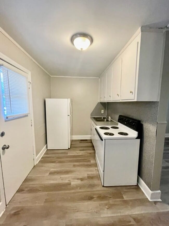 Building Photo - 4503 Lochleven St