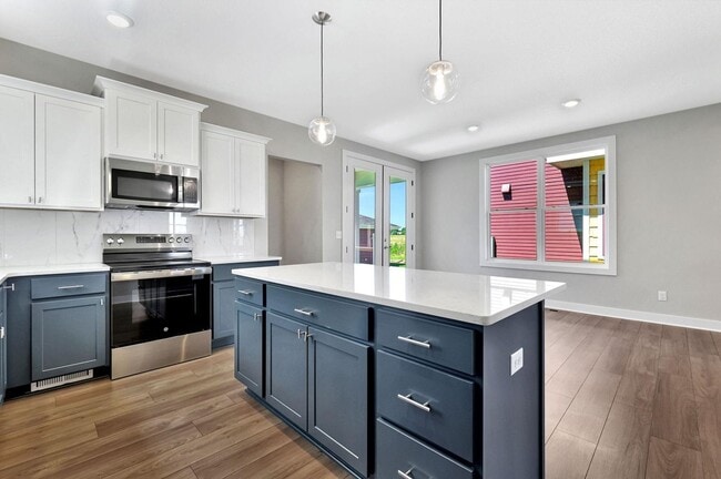Building Photo - Victorian Charm Meets Modern Living in Mai...