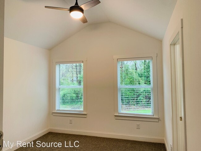 Building Photo - 2 br, 2 bath House - 105 Oak St