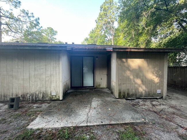 Building Photo - 1915 SW 70th Terrace