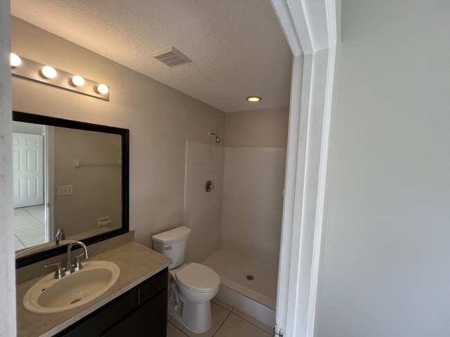 Building Photo - 13226 Glenbarrow Ct