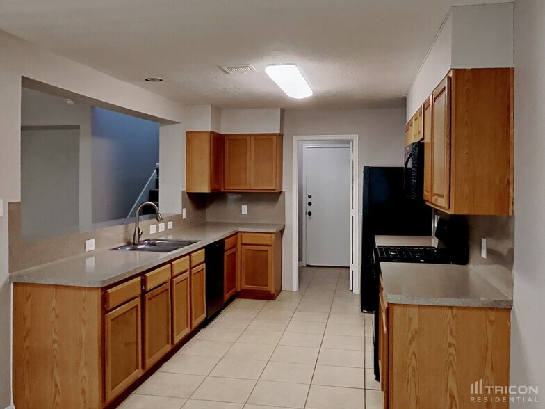 Building Photo - 6811 Rustic Pecan Ln