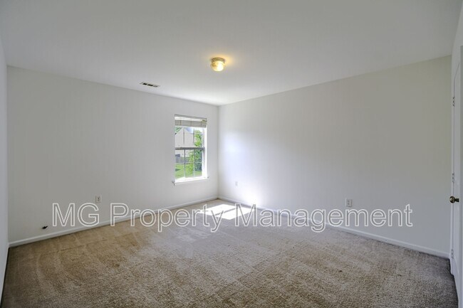 Building Photo - 722 Overlook Rd