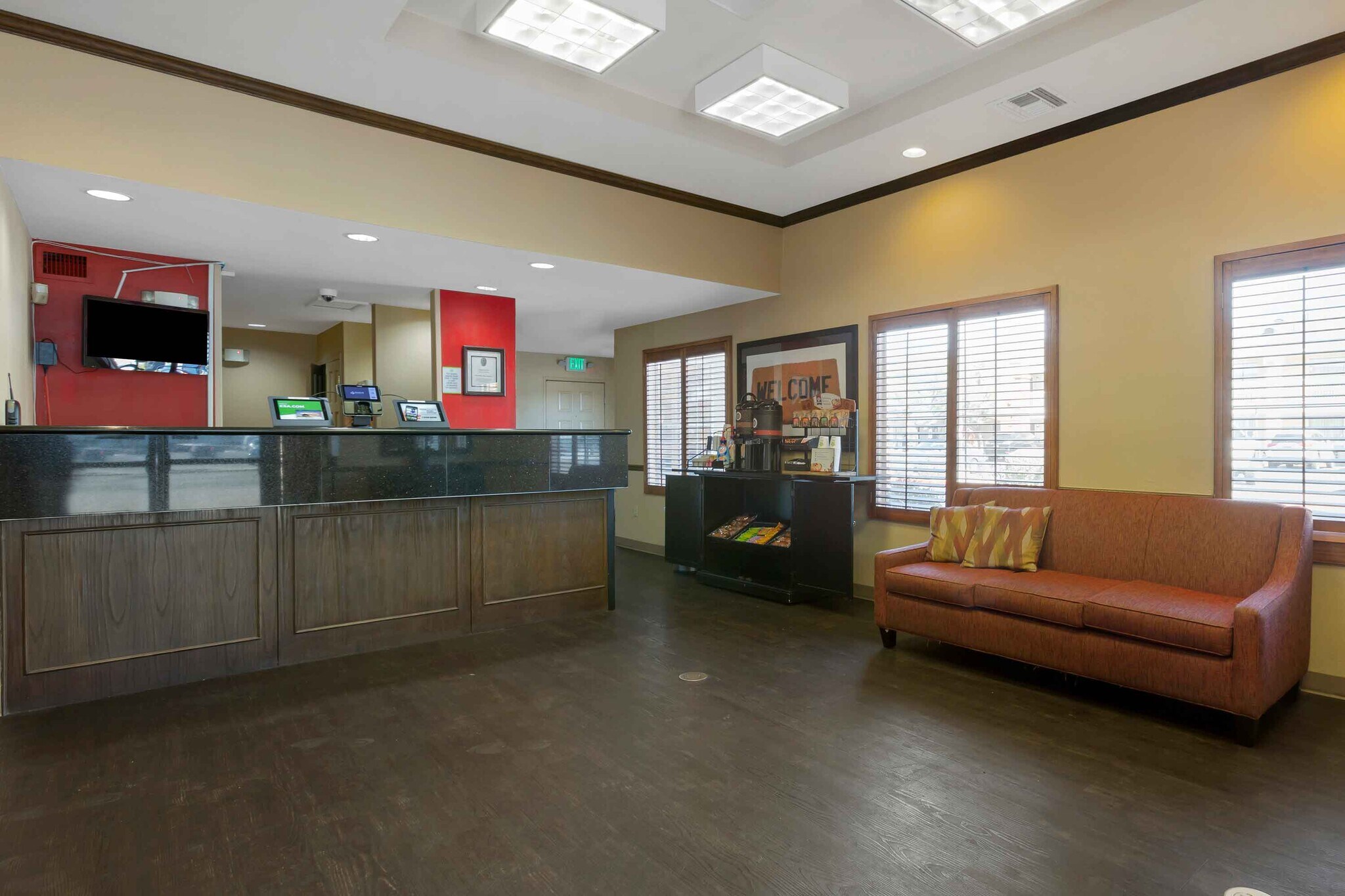 Building Photo - Furnished Studio-Phoenix - Airport - E. Oa...