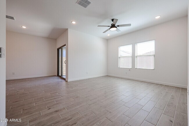 Building Photo - 7811 N 79th Dr