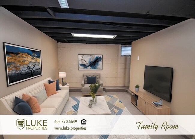 Building Photo - 226 N Lake Ave