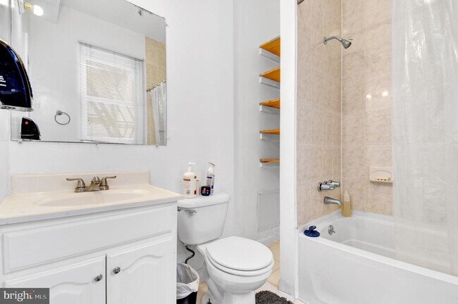 Building Photo - 1852 5th St NW