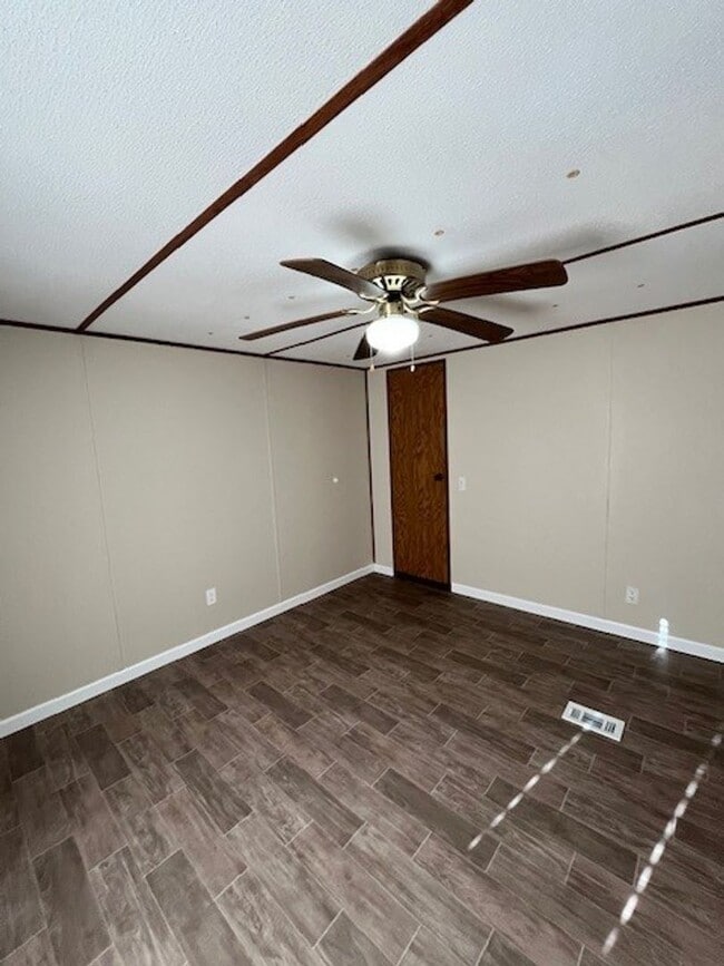 Building Photo - Welcome to this charming 2-bedroom, 1.5-bathroom home located in the desirable area of Leland, NC