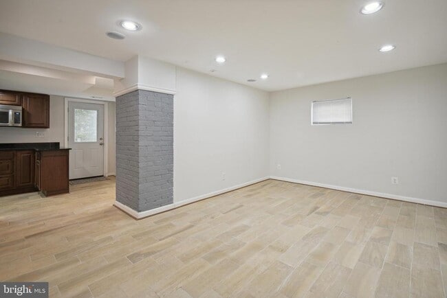 Building Photo - 5817 Greentree Rd