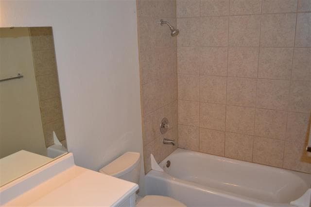 Building Photo - 2 Bedroom 1.5 Bathroom 4 plex (6 month lea...