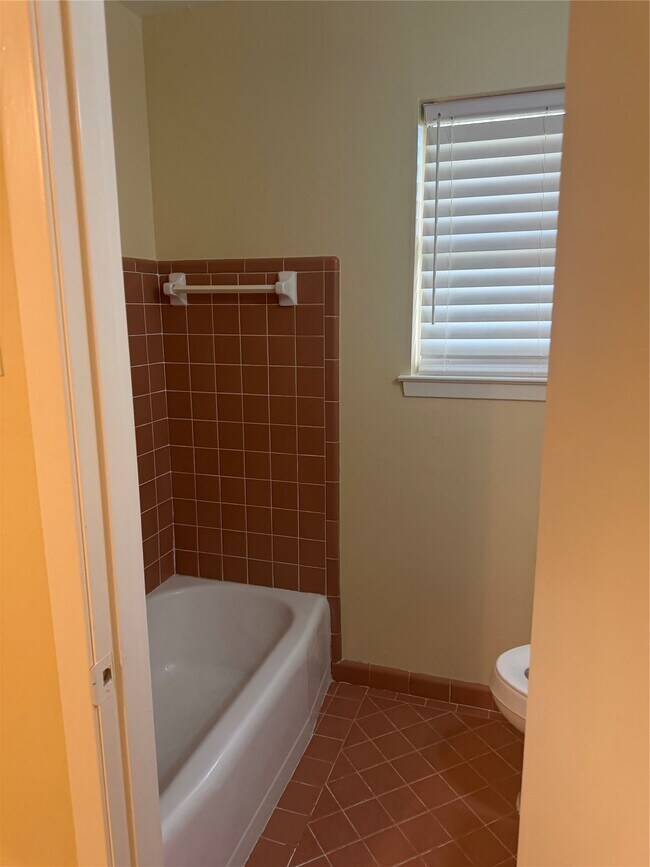 Building Photo - 7335 Tanager St