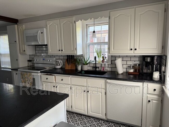 Building Photo - 226 Capen Blvd