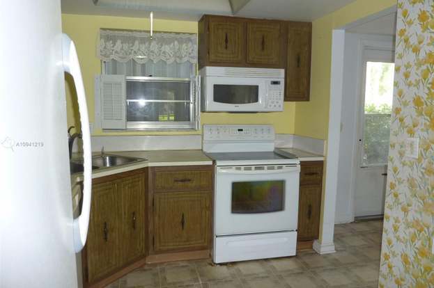 Building Photo - 18081 SE Country Club Dr