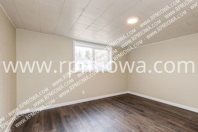 Building Photo - 1402 Linden Dr