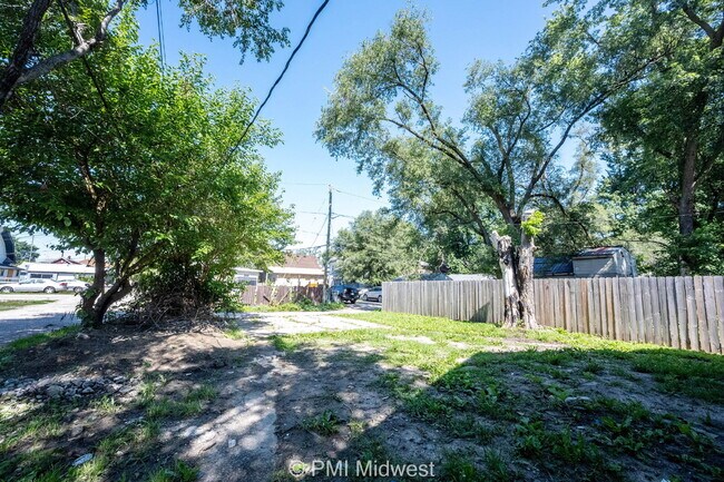Building Photo - 514 N Chester Ave