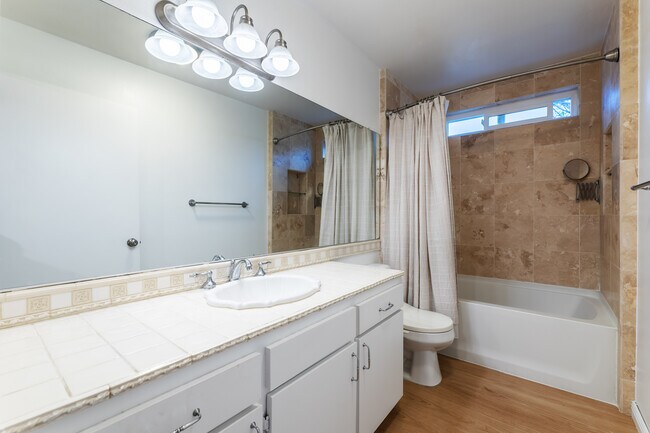 Building Photo - 4744 Ben Ave