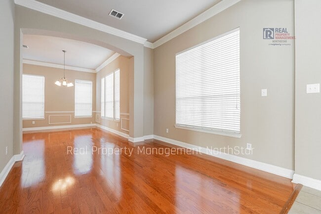 Building Photo - Lake Views, Space & Lifestyle – Ask about our move in specials!