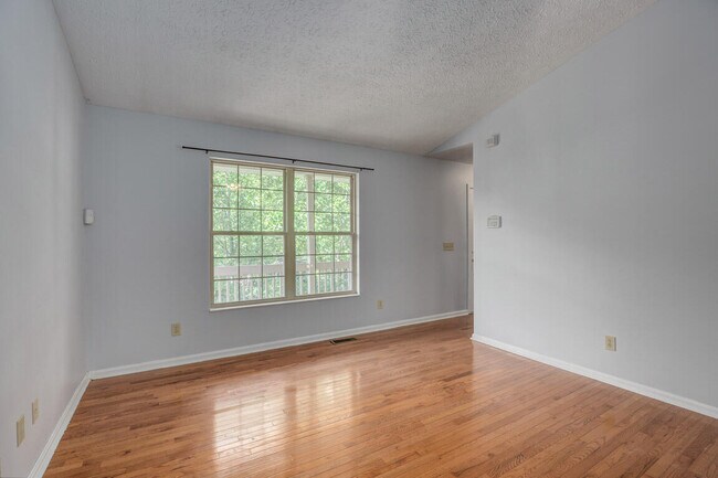 Building Photo - 330 River Rd