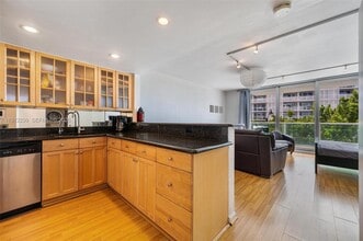 Building Photo - 1000 West Ave