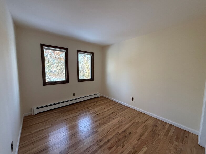 Building Photo - 37 South Ln