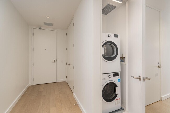 Building Photo - 1110 23rd St NW