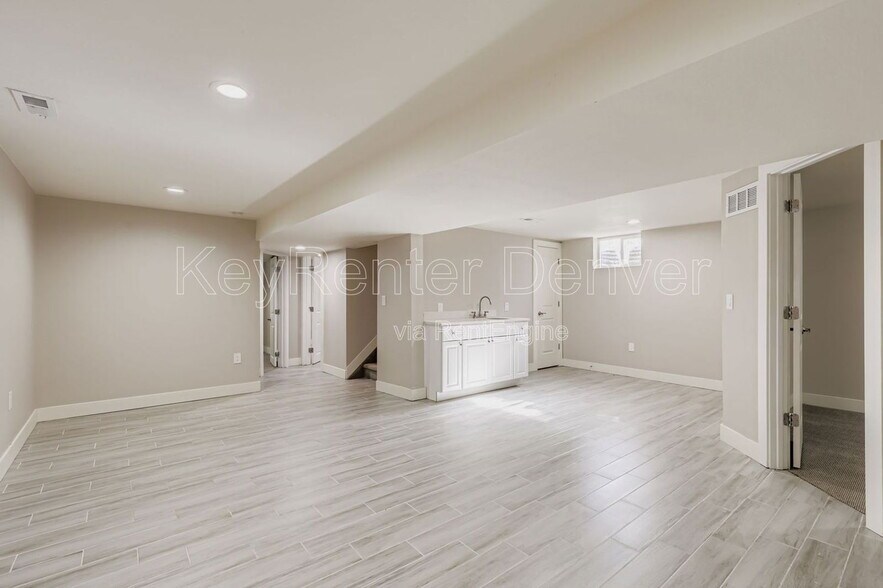 Building Photo - 4350 E Utah Pl