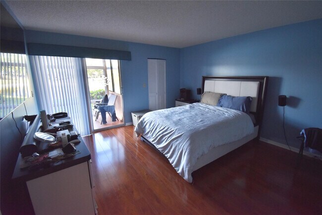 Building Photo - 4301 Martinique Cir