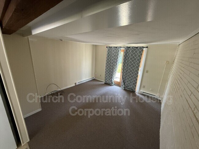 Building Photo - 169 Conanicus Ave