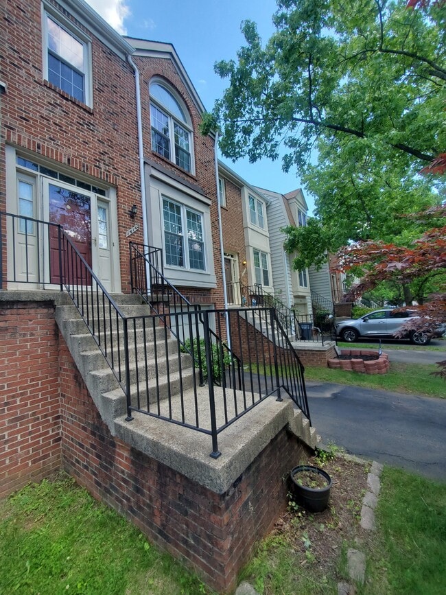 Building Photo - 14142 Betsy Ross Ln