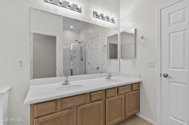 Building Photo - 8512 S 56th Ln