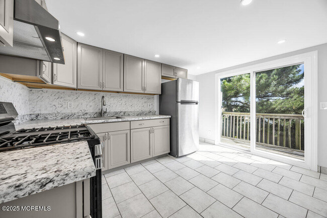 Building Photo - 35 Beachway Ave