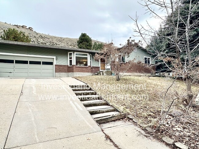 Building Photo - Enjoy the foothill views from your backyard!