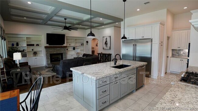 Building Photo - 12912 S 6th St