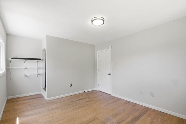 Building Photo - 606 Meadow Ave