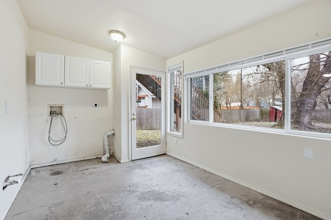 Building Photo - 508 E 19th Ave