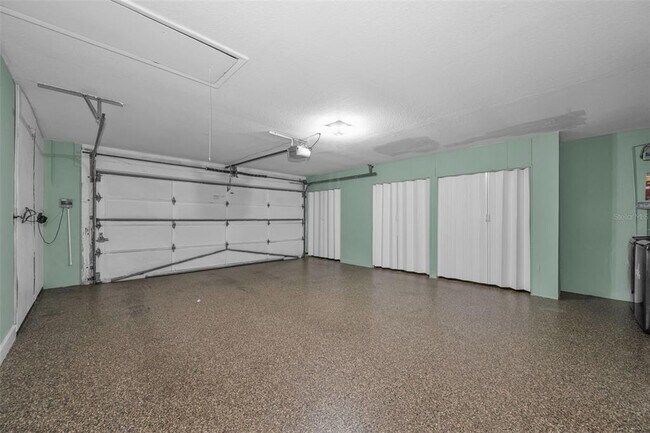 Building Photo - 13005 Club Dr