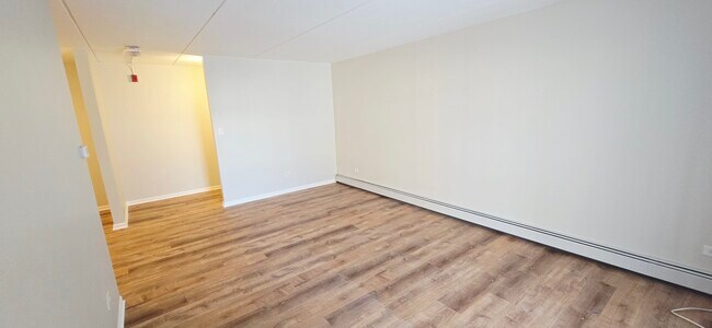 Building Photo - 318 W Naperville Rd