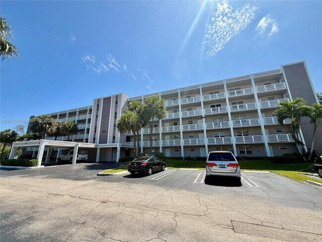 Building Photo - 1075 Riverside Dr