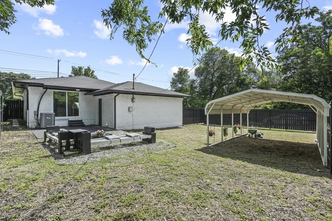 Building Photo - 3423 W Clarendon Dr