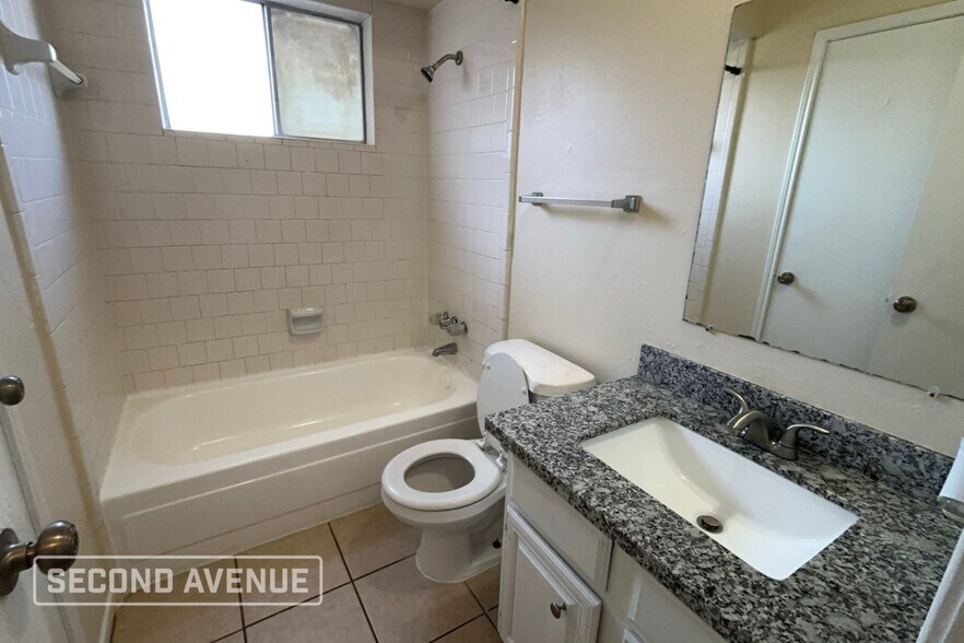 Building Photo - 7706 Waterchase Dr