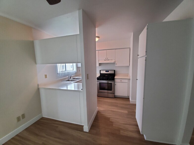 Building Photo - 13000 Dronfield Ave
