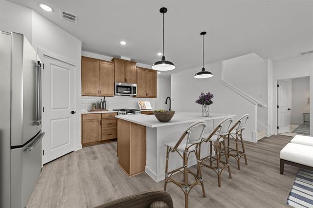 Building Photo - 2213 Maple Cir